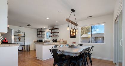 Boots & Barrels Ranch-2 master bedrooms,2 add'l bedrooms,3 baths, views, firepit