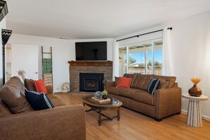 Smart TV, fireplace, video games