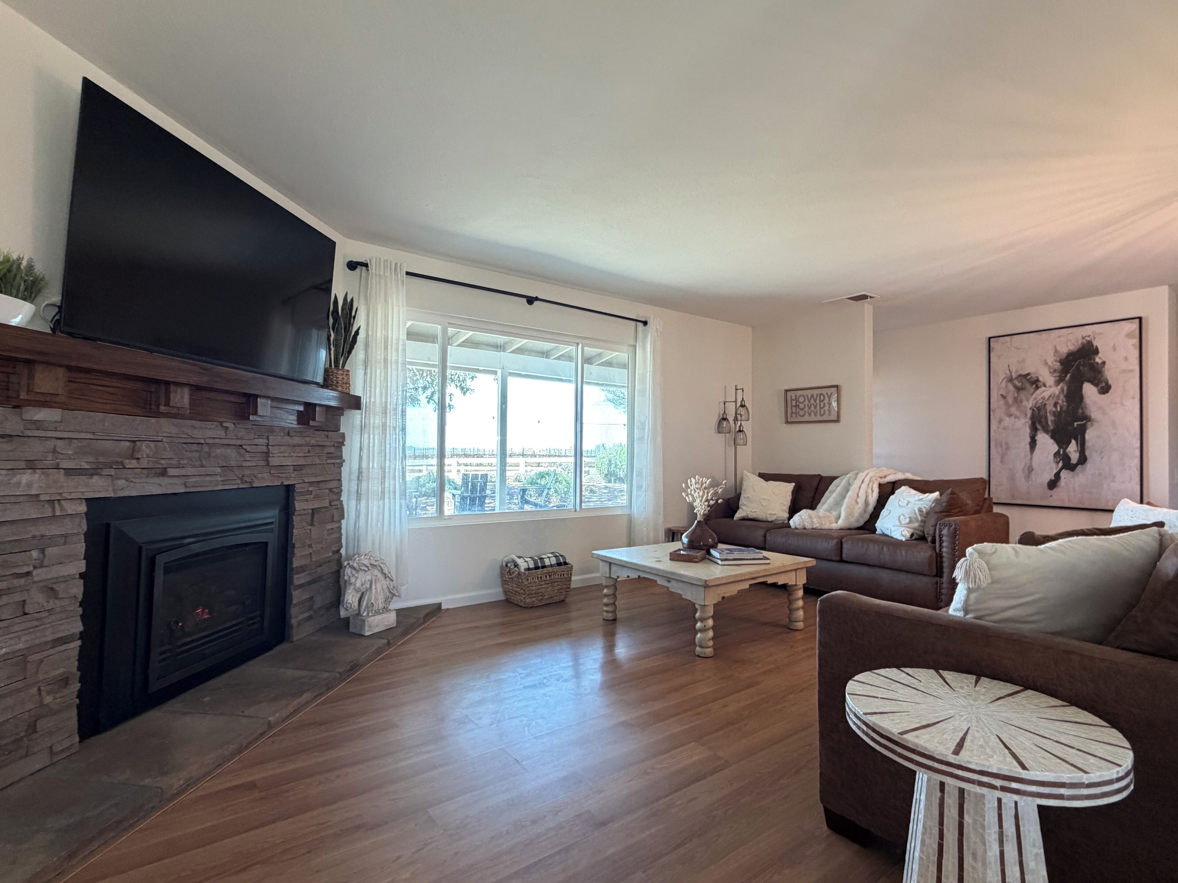 Smart TV, fireplace, video games