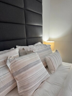 1 bedroom, iron/ironing board, WiFi, bed sheets - Charming 1-bedroom apartment in awesome New York with WiFi, AC, fitness room (NEW YORK)