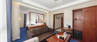 Pingliang Xida Holiday Hotel (South Gate Night Market Liuhu Park)