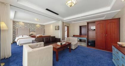 Glad Reach Holiday Inn