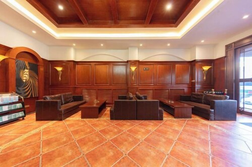 Pingliang Xida Holiday Hotel (South Gate Night Market Liuhu Park)