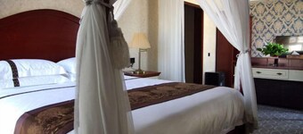 Pingliang Xida Holiday Hotel (South Gate Night Market Liuhu Park)