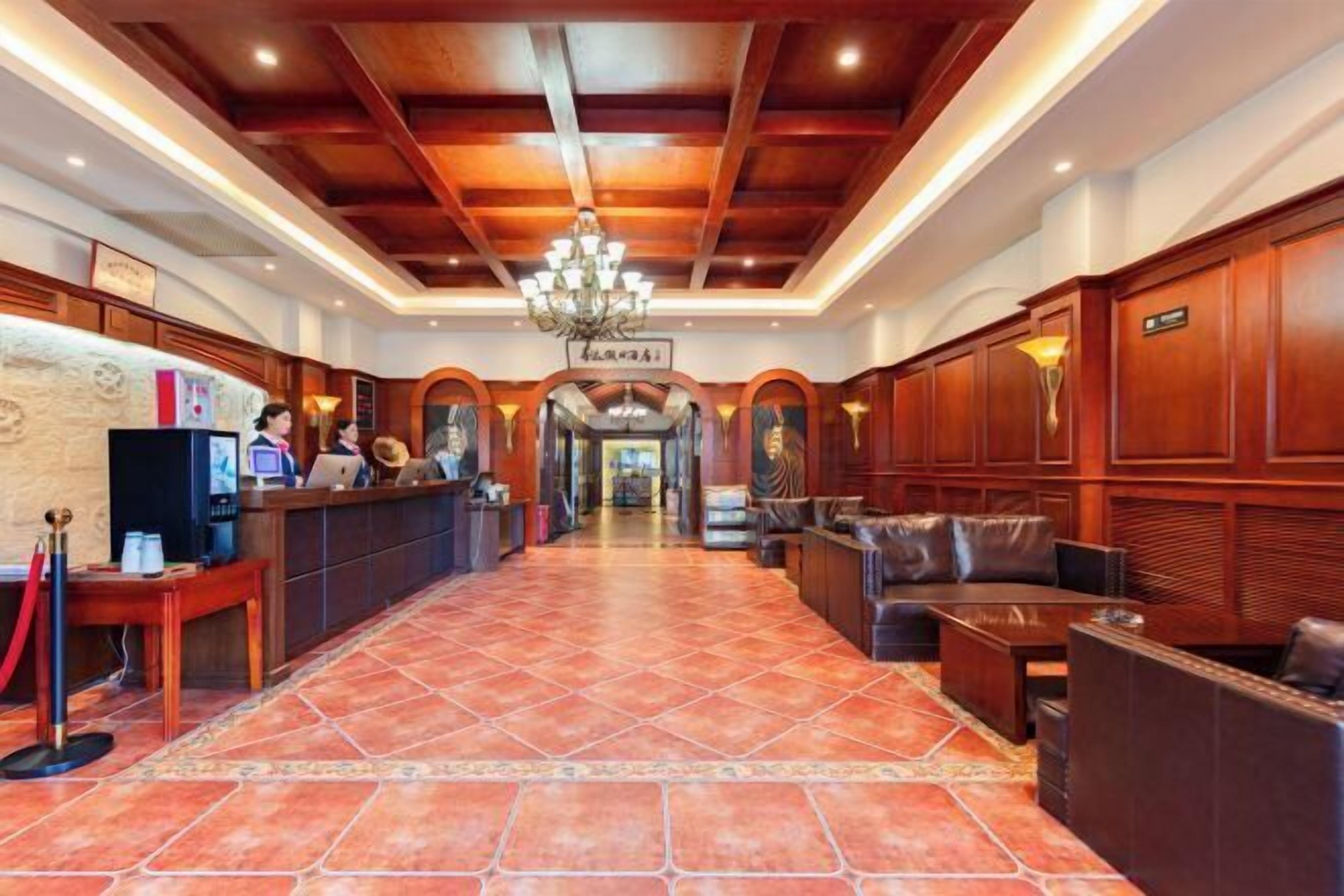 المنشأة من الداخل