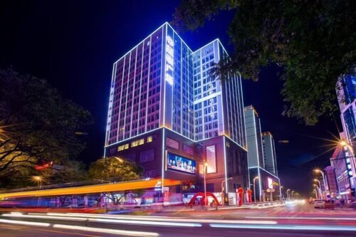 Pingliang Xida Holiday Hotel (South Gate Night Market Liuhu Park)
