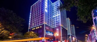 Pingliang Xida Holiday Hotel (South Gate Night Market Liuhu Park)