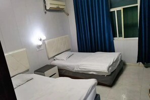 Room - Changle Hostel (Shanghai)