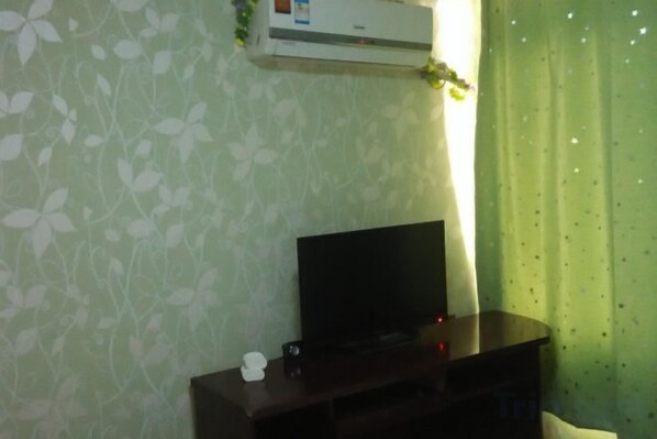 Unclassified image, 1 of 23, button - Longyang Inn (Shanghai)