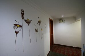 Unclassified image, 2 of 23, button - Longyang Inn (Shanghai)