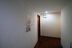 Unclassified image, 3 of 23, button - Longyang Inn (Shanghai)