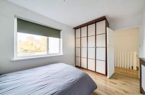 2 chambres, fer et planche à repasser, Wi-Fi, draps fournis