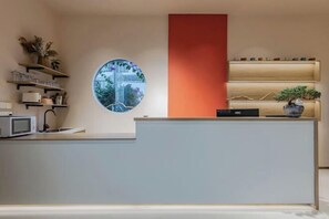 Interior - When we first meet (Dali)