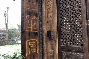 تفاصيل الفندق من الخارج
