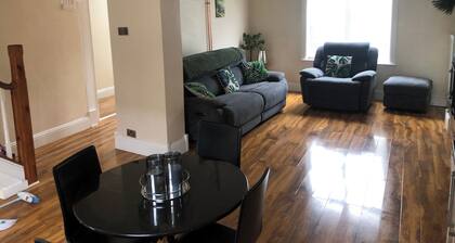 Darlington Delight - Spacious 3 Bedroom House