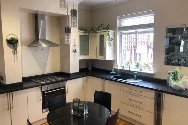 Open plan kitchen with full amenities.