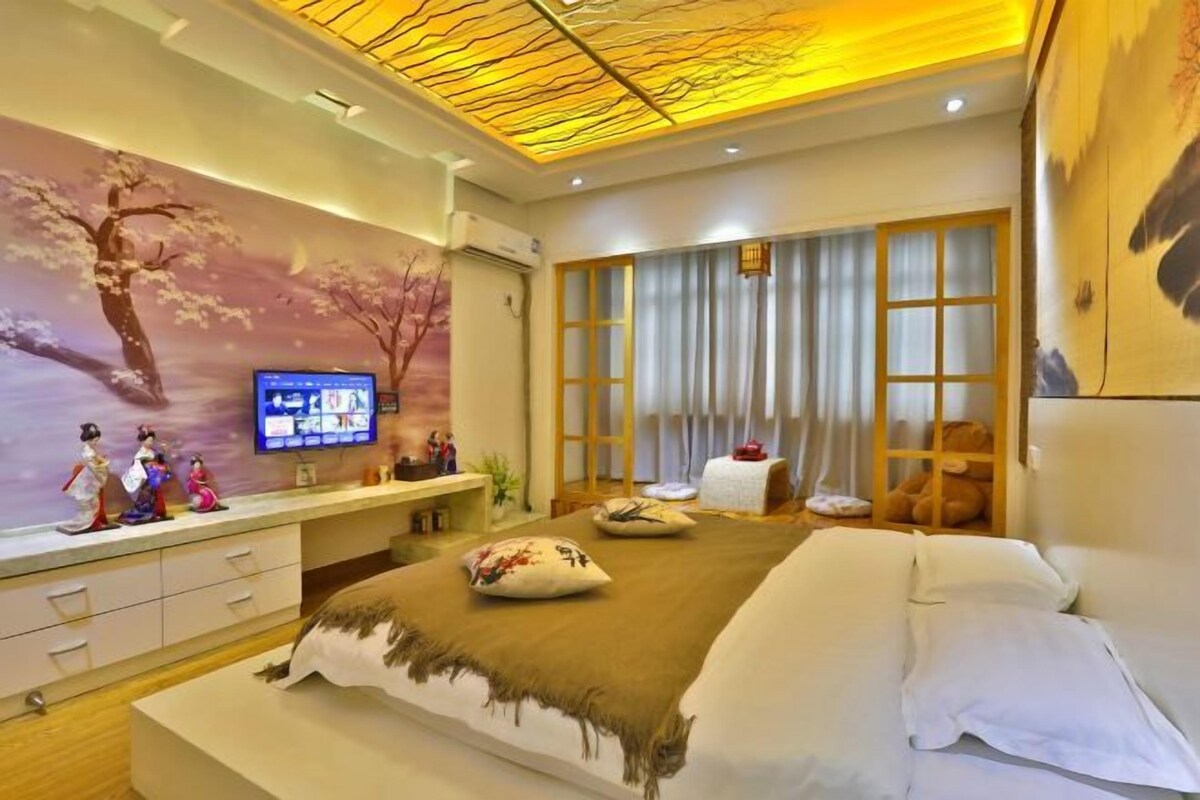 Deluxe Queen Room