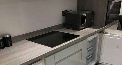 Spacious1BR-6Guests-WalkToShops-FastWiFi