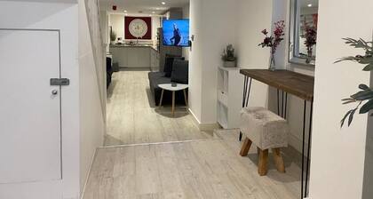 Family Friendly Apt - Sleeps 6 - Station Close