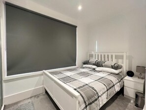 1 bedroom, iron/ironing board, WiFi, bed sheets - Family Friendly Apt - Sleeps 6 - Station Close (Road Tunbridge Wells)