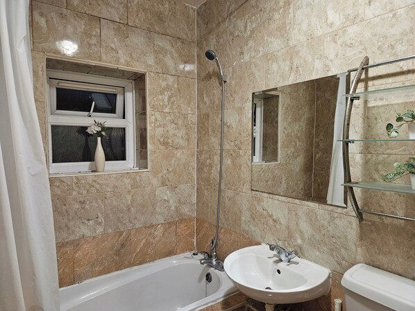 Shower, hair dryer, towels