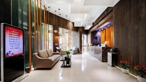Lobby-lounge