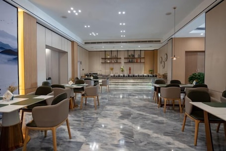 Restaurant. Kunxing Century Hotel (Lotus Plaza)