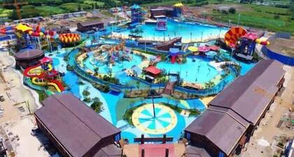 Jichu hotel (Jingzhou ocean world store)