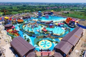 A water park with various slides and pools, surrounded by buildings. - Jichu hotel (Jingzhou ocean world store) (Jingzhou)