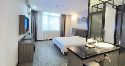 Jichu hotel (Jingzhou ocean world store)
