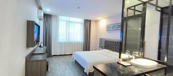 Jichu hotel (Jingzhou ocean world store)