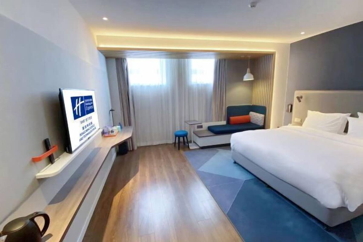 Cribs/infant beds