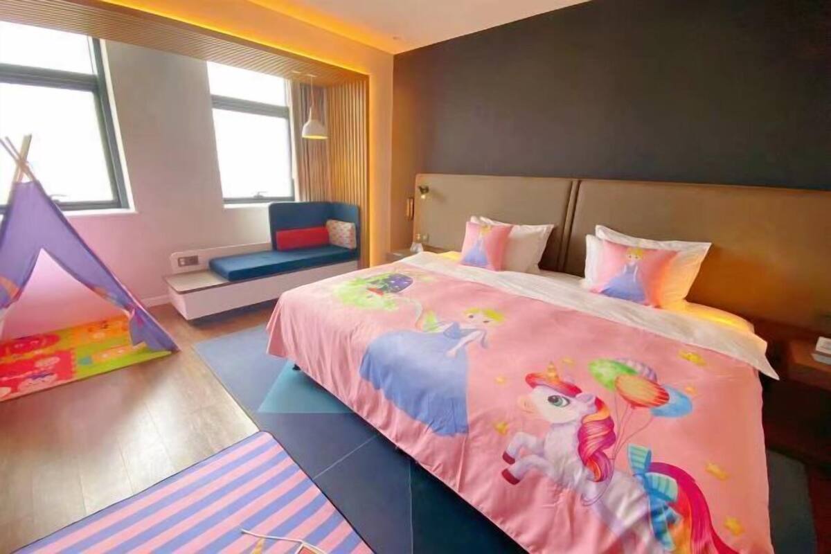 Cribs/infant beds