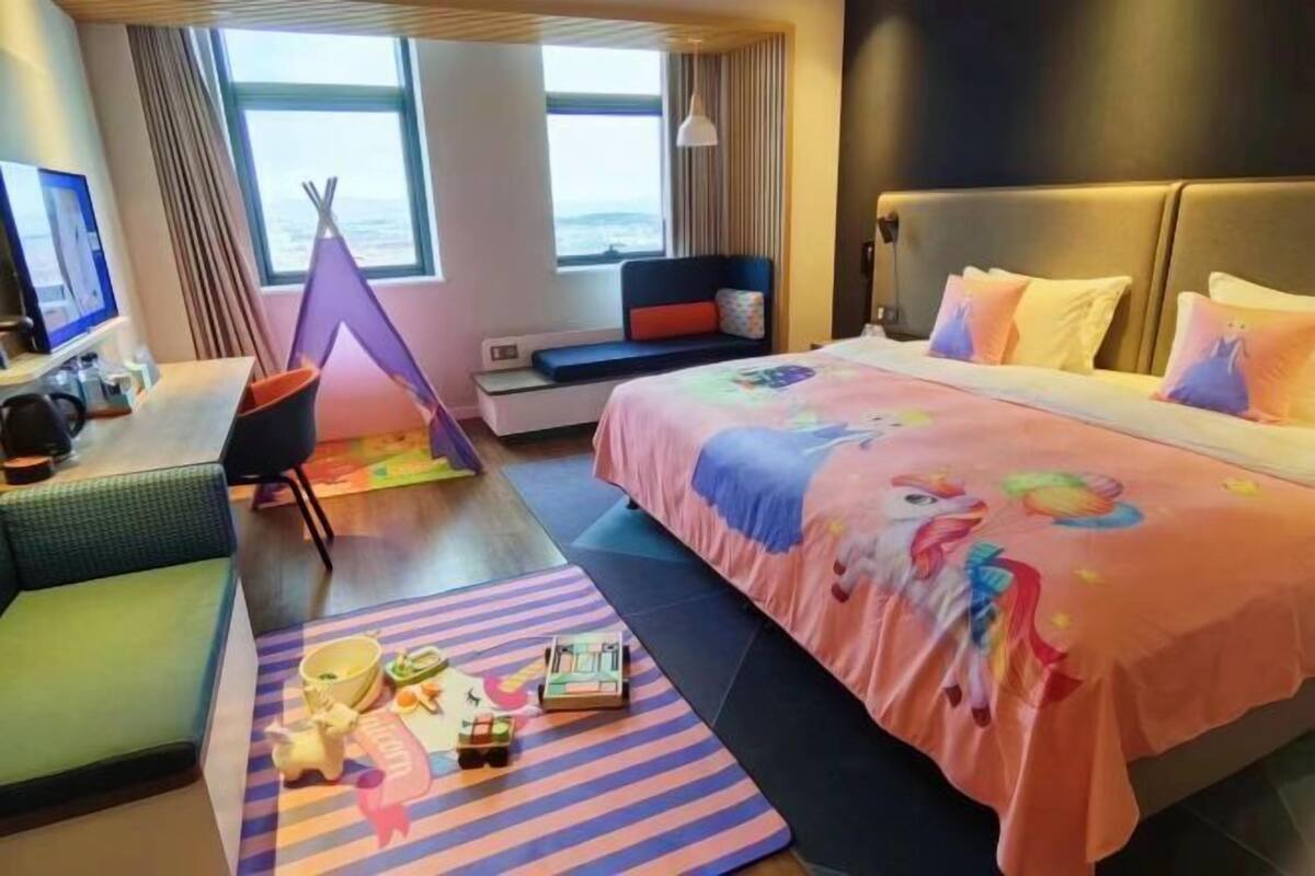 Cribs/infant beds
