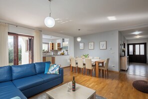 TV - Casa Celeste With Private Pool, Labin, Croatia (Labin)