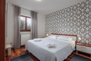 3 bedrooms, iron/ironing board, free WiFi, bed sheets - Casa Celeste With Private Pool, Labin, Croatia (Labin)