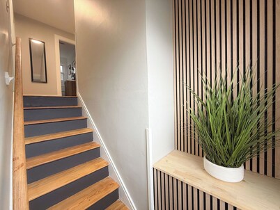 Big 3-Story Home, Walk to Campus.