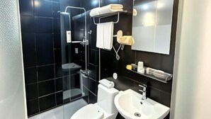 A modern bathroom with a glass shower enclosure, a toilet, a sink, and a mirror. - Hi Inn (Shanghai Jinshan Zhujing Jinlong New Street) (Shanghai)