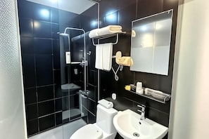 A modern bathroom with a glass shower enclosure, a toilet, a sink, and a mirror. - Hi Inn (Shanghai Jinshan Zhujing Jinlong New Street) (Shanghai)