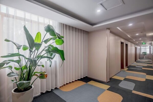 المنشأة من الداخل