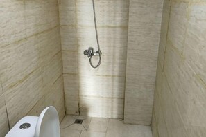 A small, tiled bathroom with a shower, a toilet, and a sink. - Honghelou Hotel, Wuhu (Wuhu)