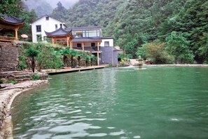 Property grounds - Hangzhou Shimenxia Hotel Resort (Hangzhou)