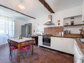 Frigorifero, forno, lavastoviglie, pentole/stoviglie/utensili