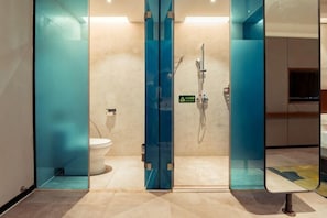 A glass-enclosed shower stall with a toilet visible in the background. - Heng Da Hotel (Yulin Railway Station Zhongyaogang) (Yulin)