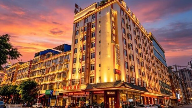 A multi-story hotel with a traditional architectural style, featuring a prominent entrance with signage. - Heng Da Hotel (Yulin Railway Station Zhongyaogang) (Yulin)