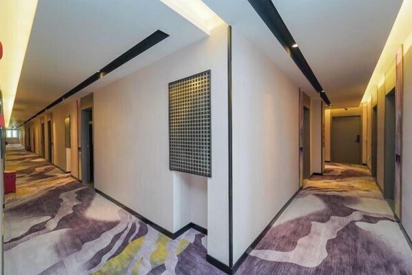 المنشأة من الداخل