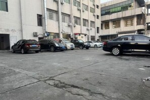 Self-parking (surcharge)