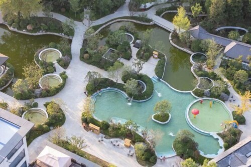 Xi'an DiJianNanShan Hot Spring Hotel (Wildlife Park)