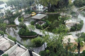 A landscaped garden with a pond, pathways, and a gazebo. - Xi'an DiJianNanShan Hot Spring Hotel (Wildlife Park) (Xi'an)
