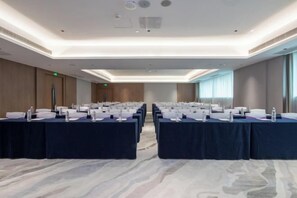 A conference room with rows of tables, each with a water bottle and notepad. - Landmark International Hotel(East Railway Station Tianhe Sport Center Branch) (Guangzhou)